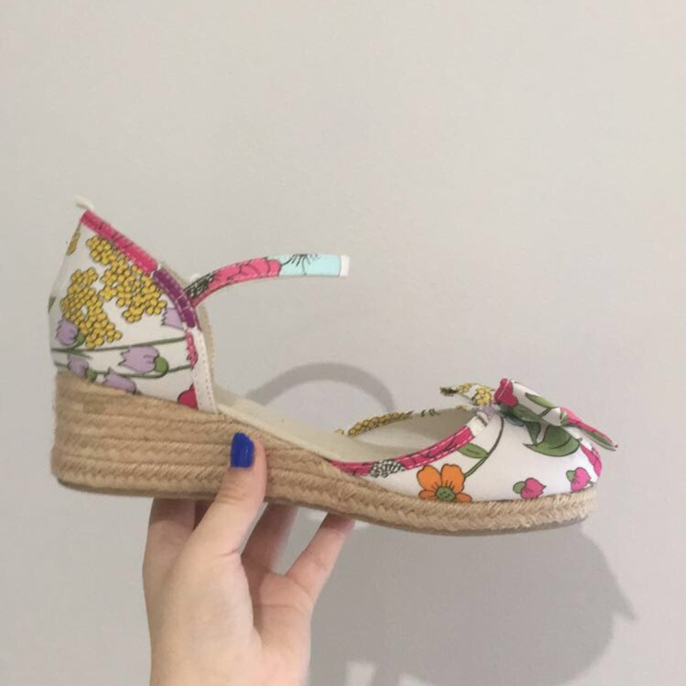 FLORAL WEDGE SANDALS WOMENS KEYHOLE TOE NEVER WORN